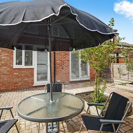 Boutique Heathrow Studio'S - Parking - Garden Apartment Harmondsworth Exterior photo