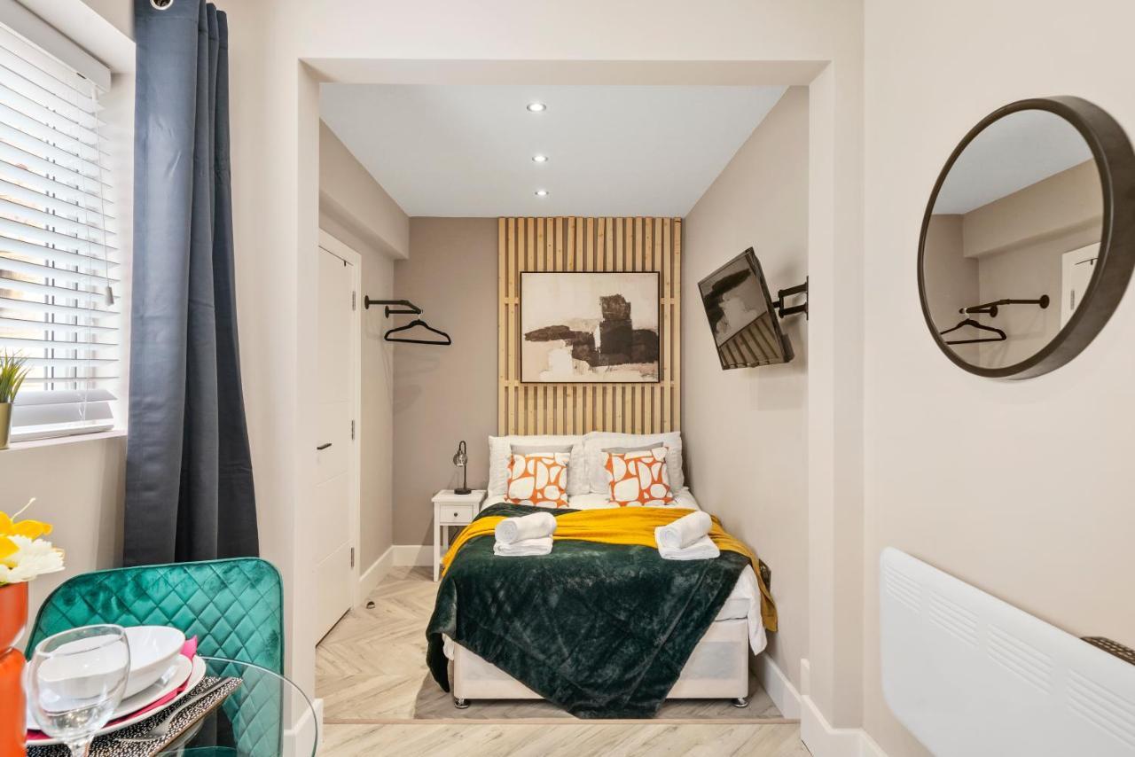 Boutique Heathrow Studio'S - Parking - Garden Apartment Harmondsworth Exterior photo