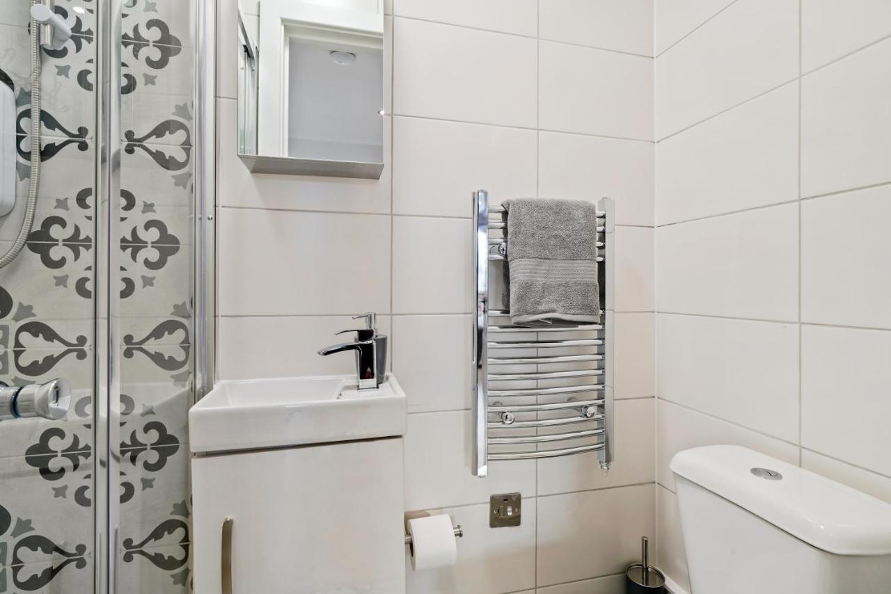 Boutique Heathrow Studio'S - Parking - Garden Apartment Harmondsworth Exterior photo