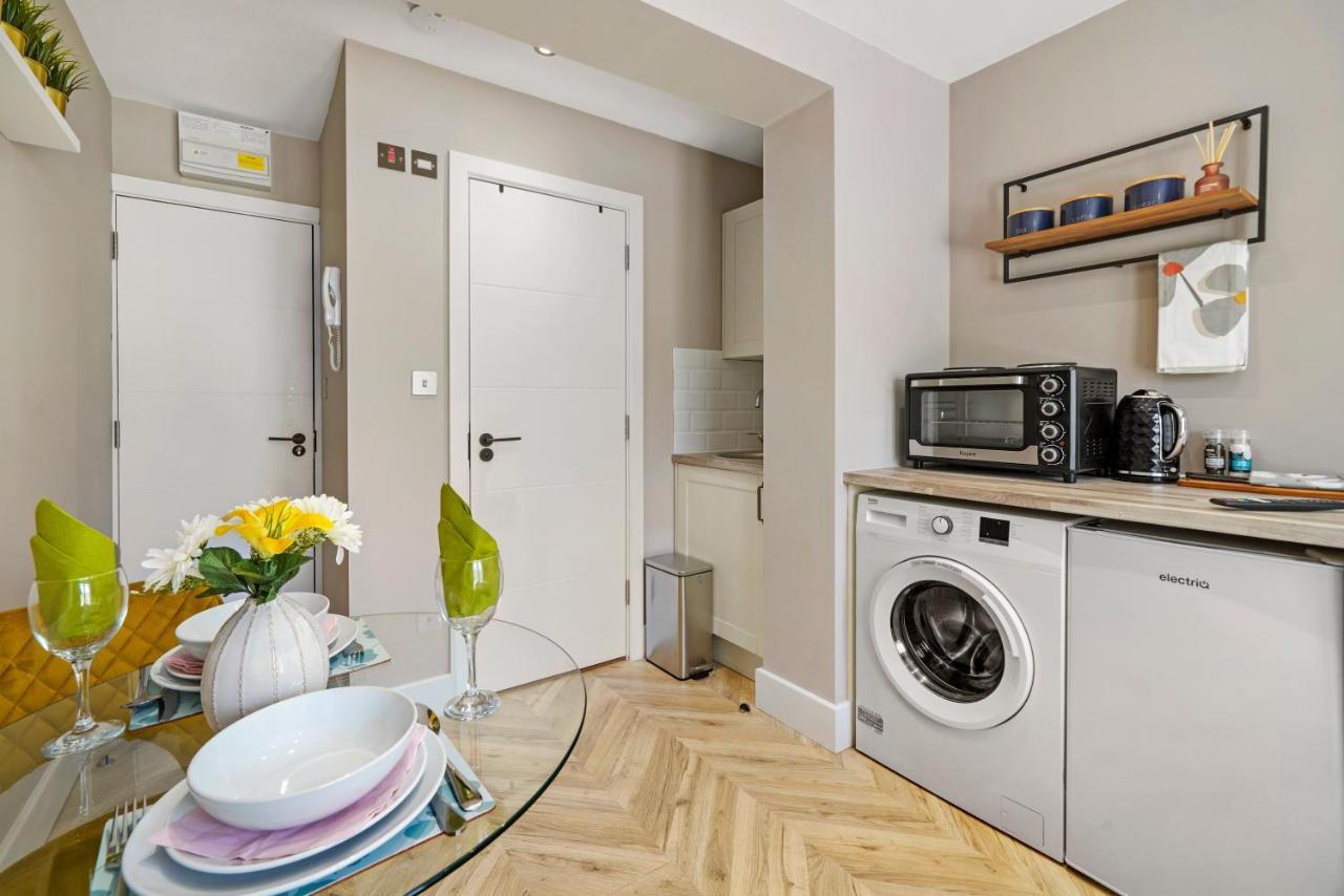 Boutique Heathrow Studio'S - Parking - Garden Apartment Harmondsworth Exterior photo
