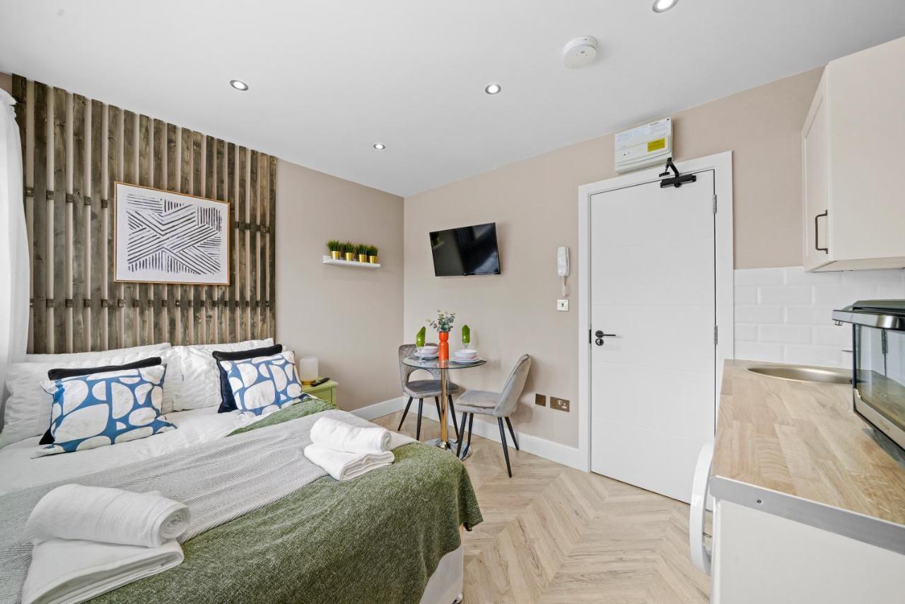 Boutique Heathrow Studio'S - Parking - Garden Apartment Harmondsworth Exterior photo