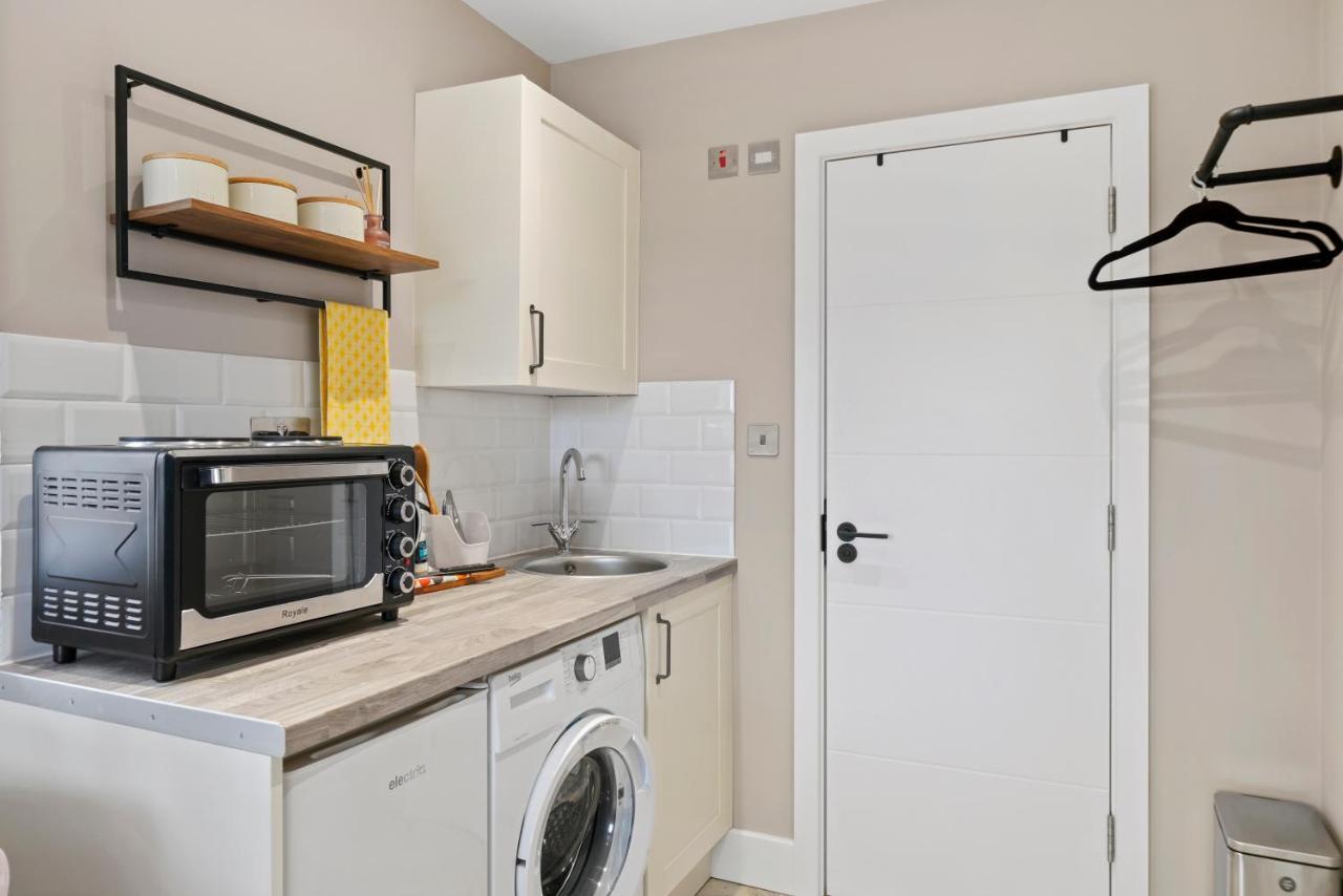 Boutique Heathrow Studio'S - Parking - Garden Apartment Harmondsworth Exterior photo