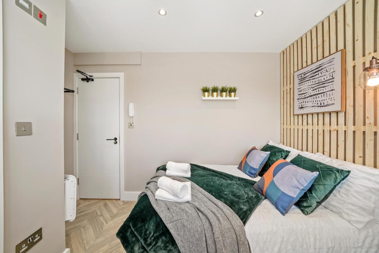 Boutique Heathrow Studio'S - Parking - Garden Apartment Harmondsworth Exterior photo