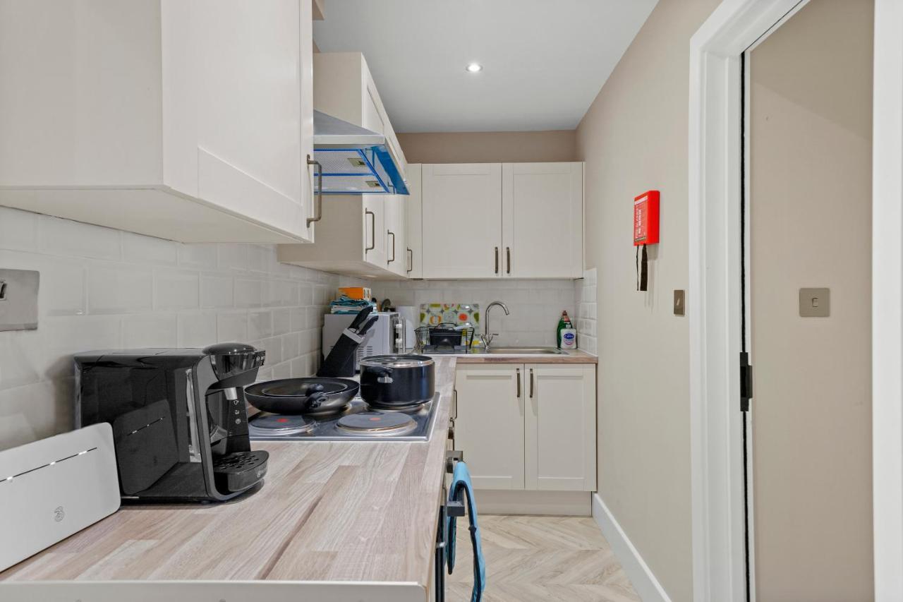 Boutique Heathrow Studio'S - Parking - Garden Apartment Harmondsworth Exterior photo