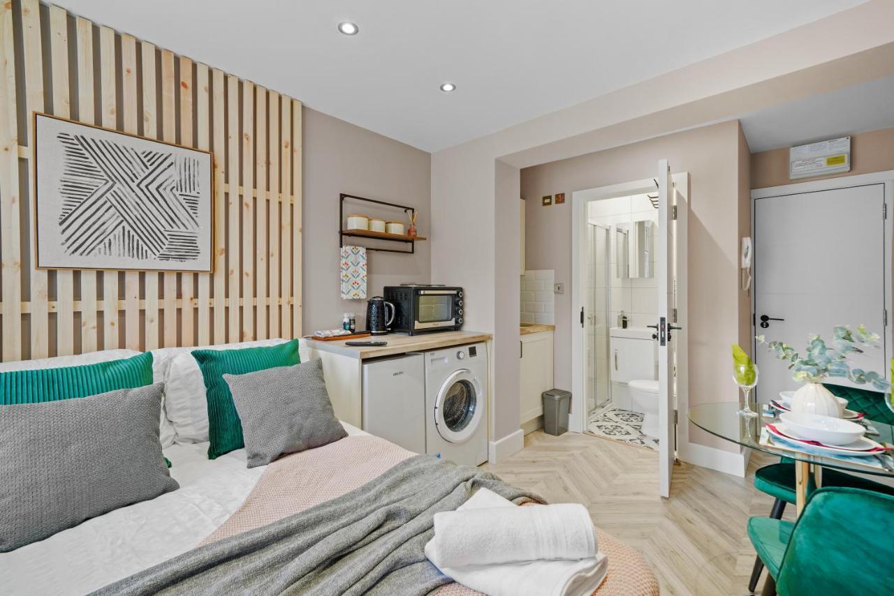 Boutique Heathrow Studio'S - Parking - Garden Apartment Harmondsworth Exterior photo