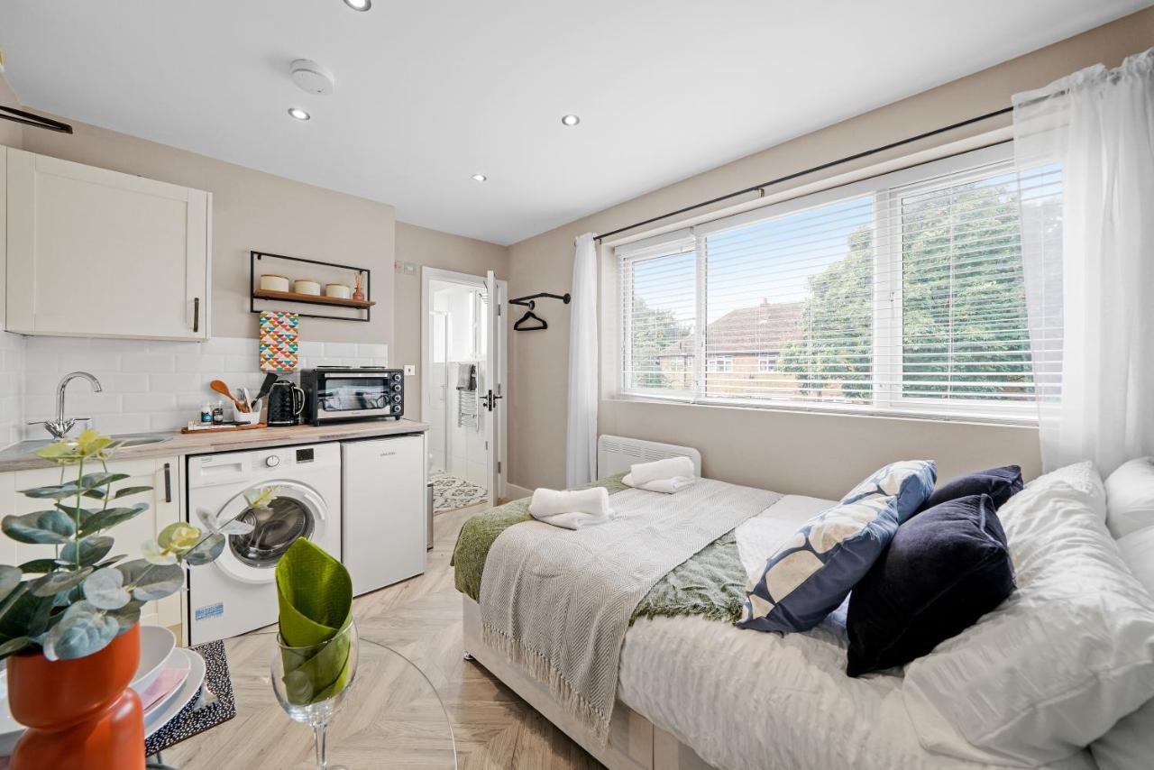 Boutique Heathrow Studio'S - Parking - Garden Apartment Harmondsworth Exterior photo